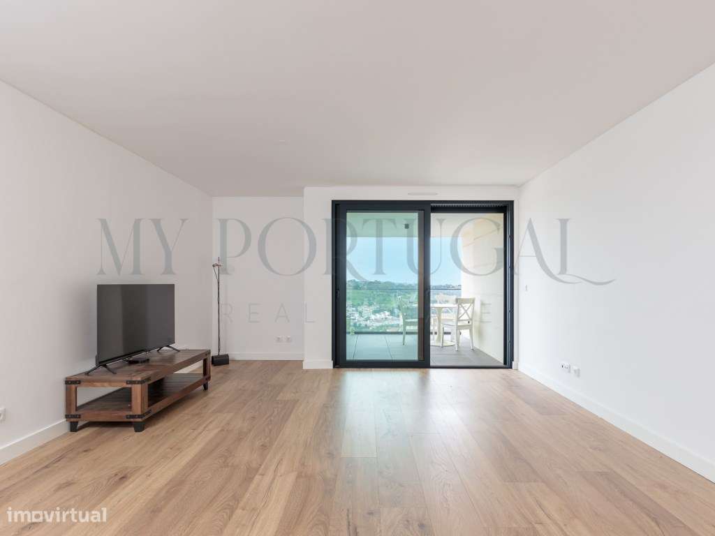 Excelente T1 com Terraço e 2 Lugares de Garagem em Barcarena - Grande imagem: 2/36