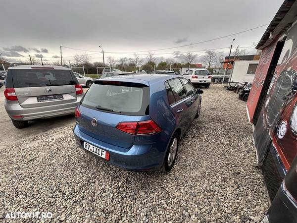 Volkswagen Golf - 6