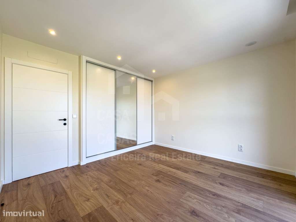 Vende Moradia T4 - Santa Cruz 5 km, A Casa das Casas-19