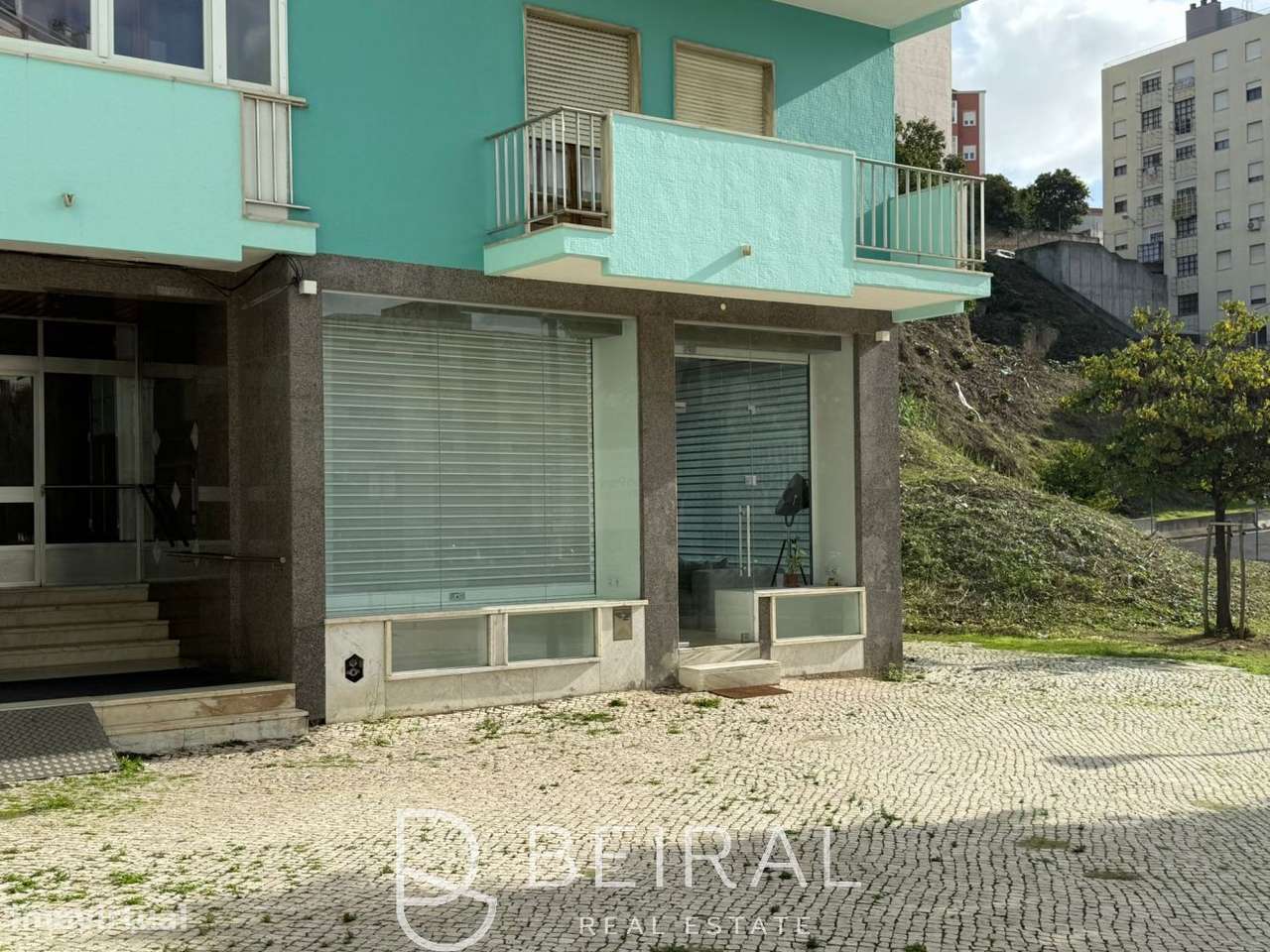 Espaço comercial espaçoso e luminoso no centro de Lisboa-54