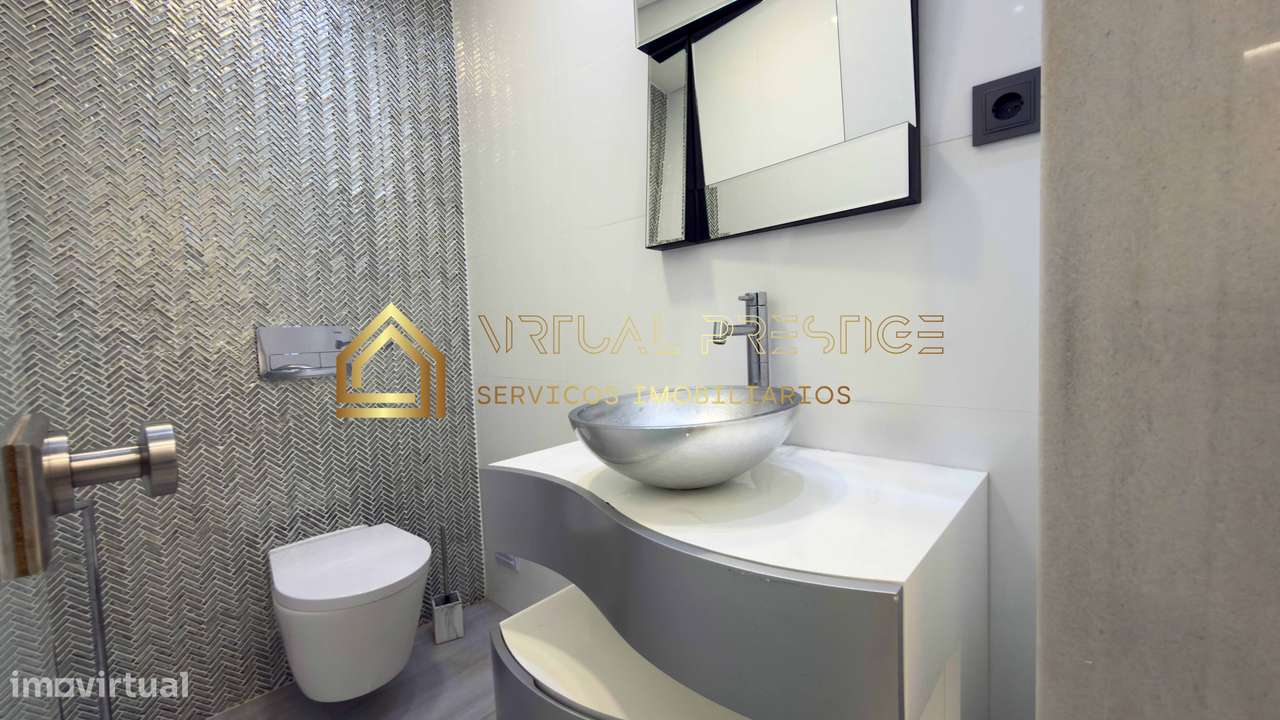 Moradia T4 Remodelada com Piscina em Belverde - Grande imagem: 3/36