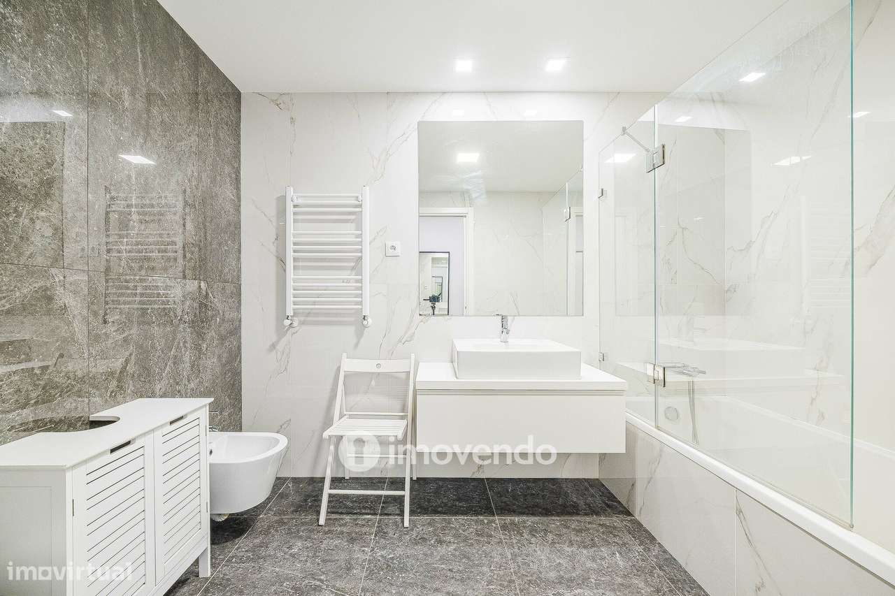 Apartamento T2, com estacionamento e cozinha equipada, na Amadora-36