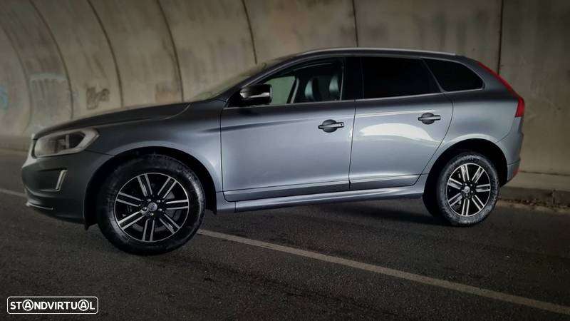 Volvo XC 60 2.0 D3 Momentum Geartronic - 4