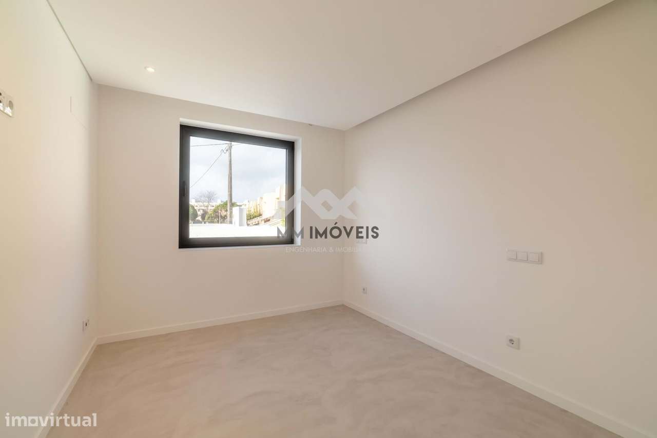 Moradia T3+1 | NOVA | Piscina | Francelos | 4 Frentes | Box | Praia-54