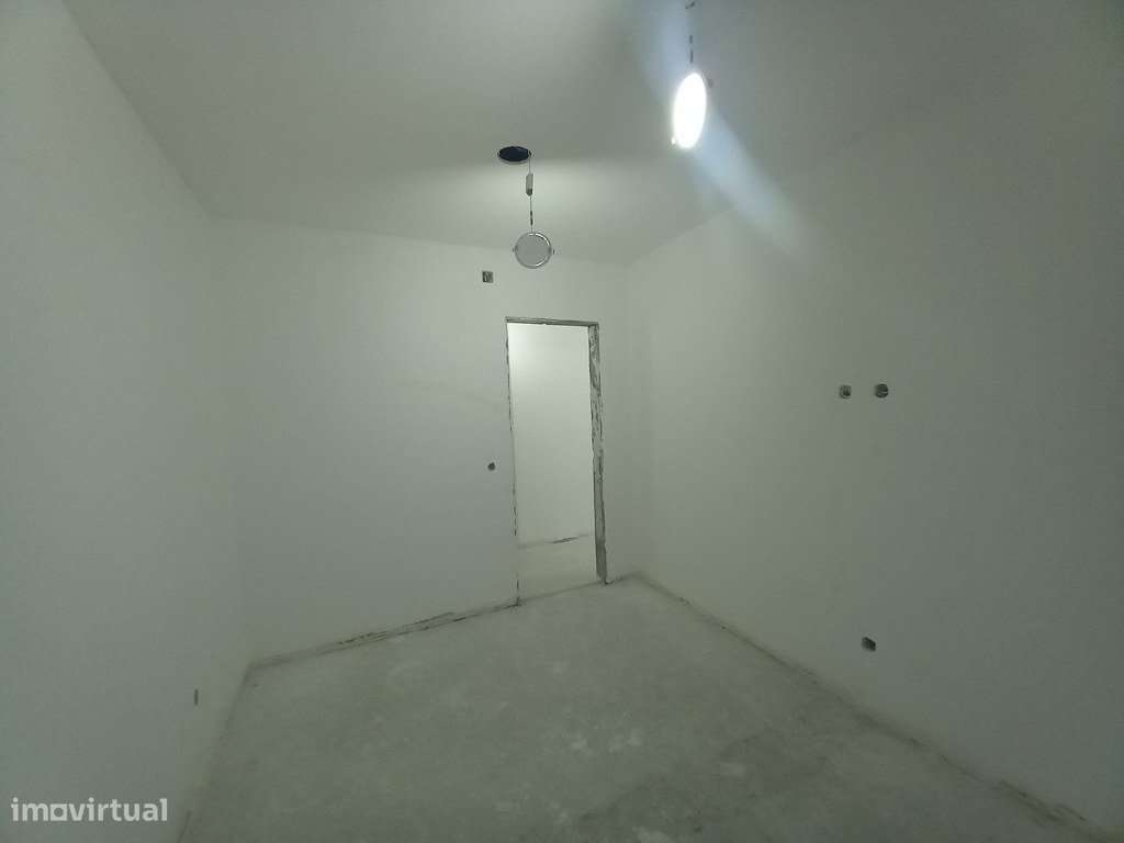 T2 no Laranjeiro junto ao Centro de Saúde - Grande imagem: 5/21