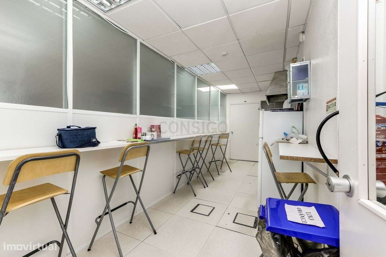 Espaço Comercial Moderno em Algés-7