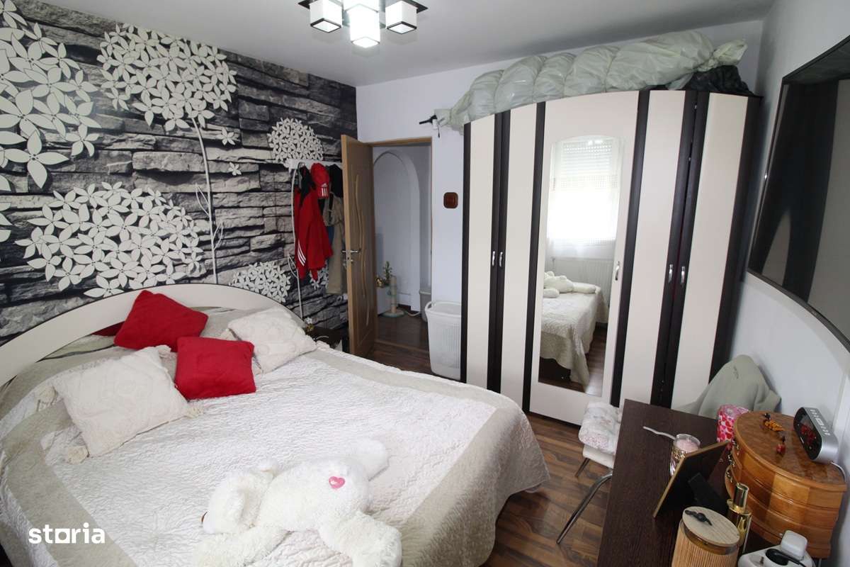 Vând apartament 3 camere în Hunedoara, zona Micro1-T. Vuia, 44mp - Imagine principală: 5/11