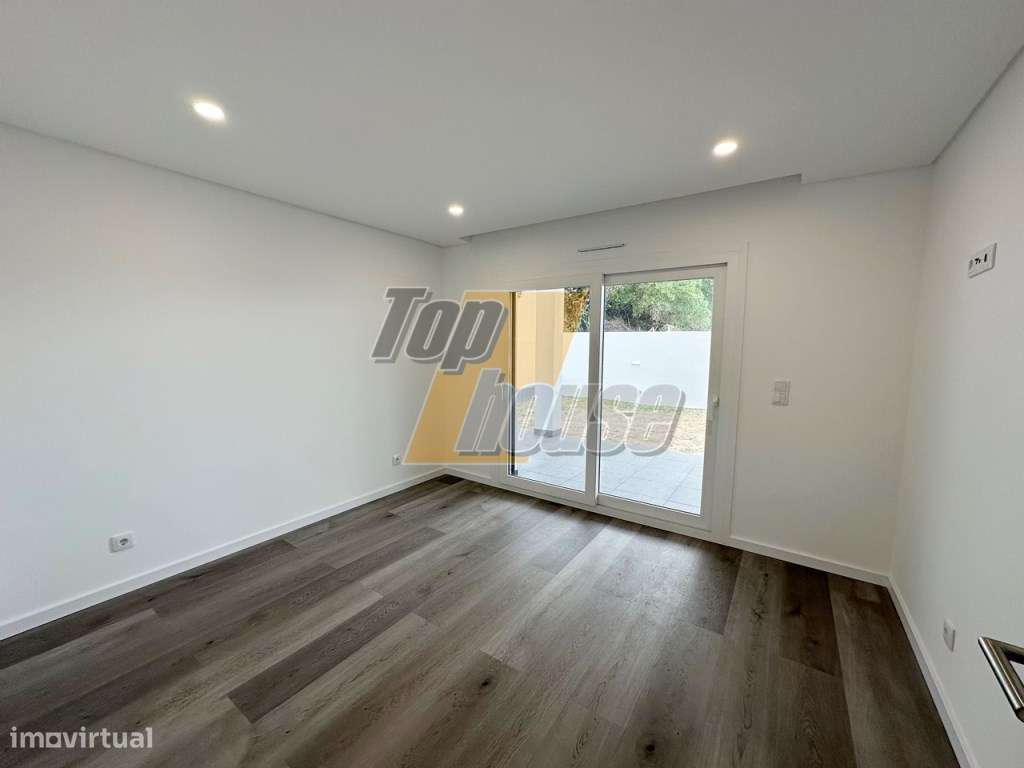 Moradia Isolada T4 Sobreda-8