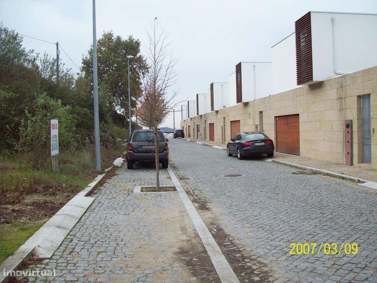 Lote de terreno na Costa.-27