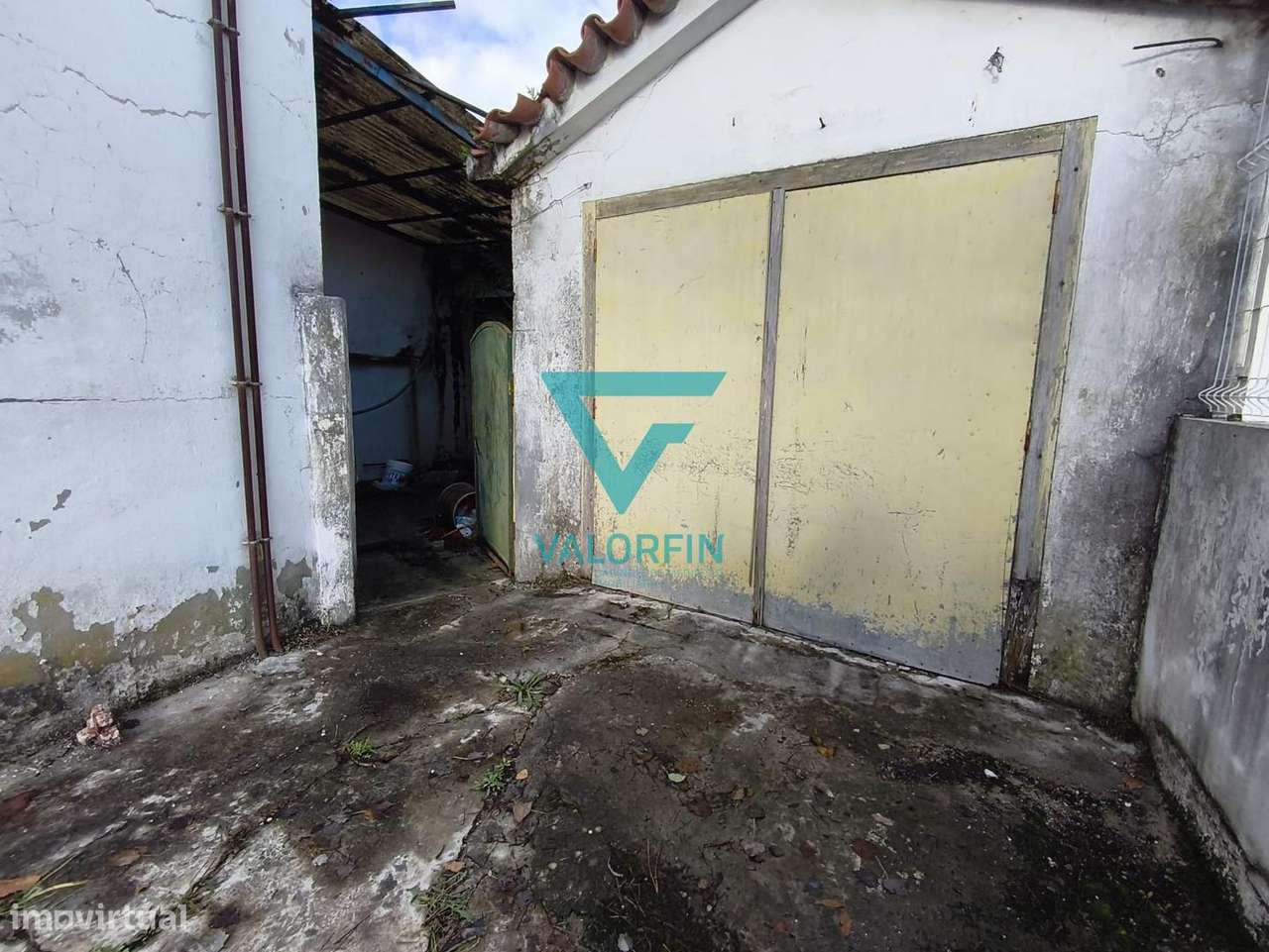 MORADIA T3+2 para Recuperar com Garagem e Terreno | Maceira – Leiria-4