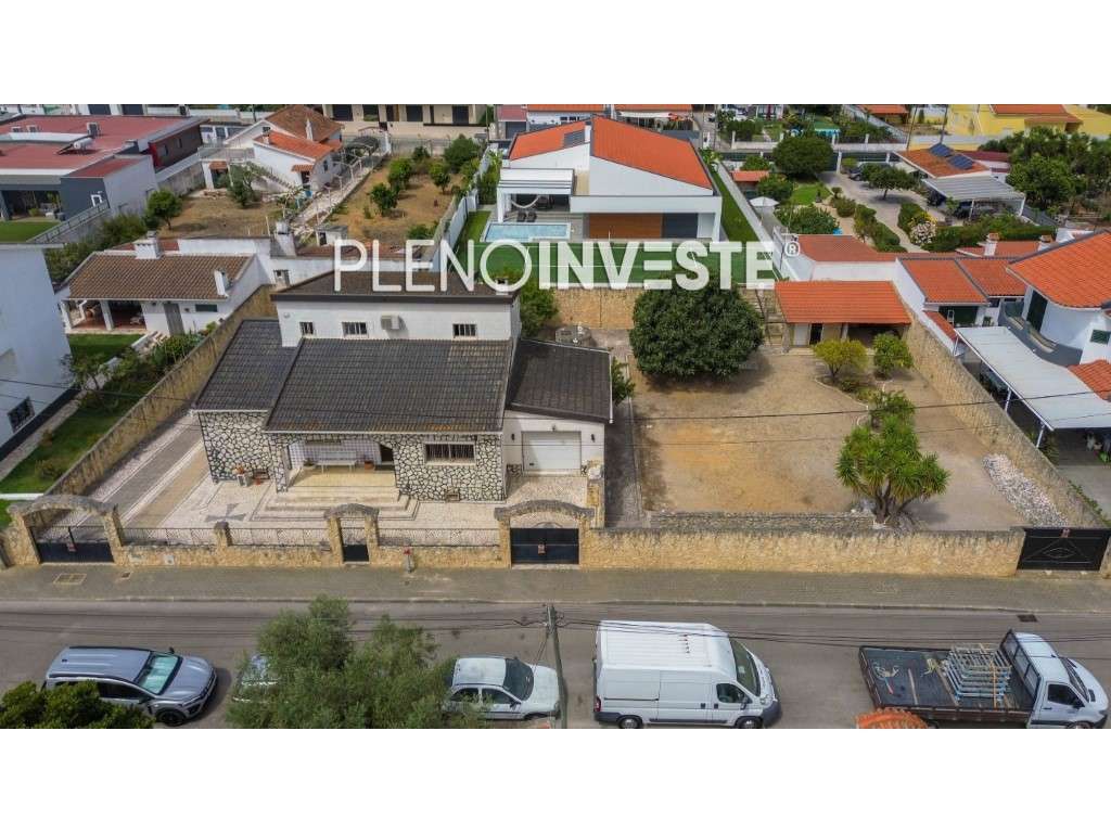 Moradia Isolada em Fernão Ferro-36