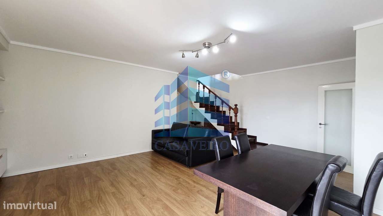 Apartamento T2+2 Duplex, junto ao Glicínias - Grande imagem: 5/18