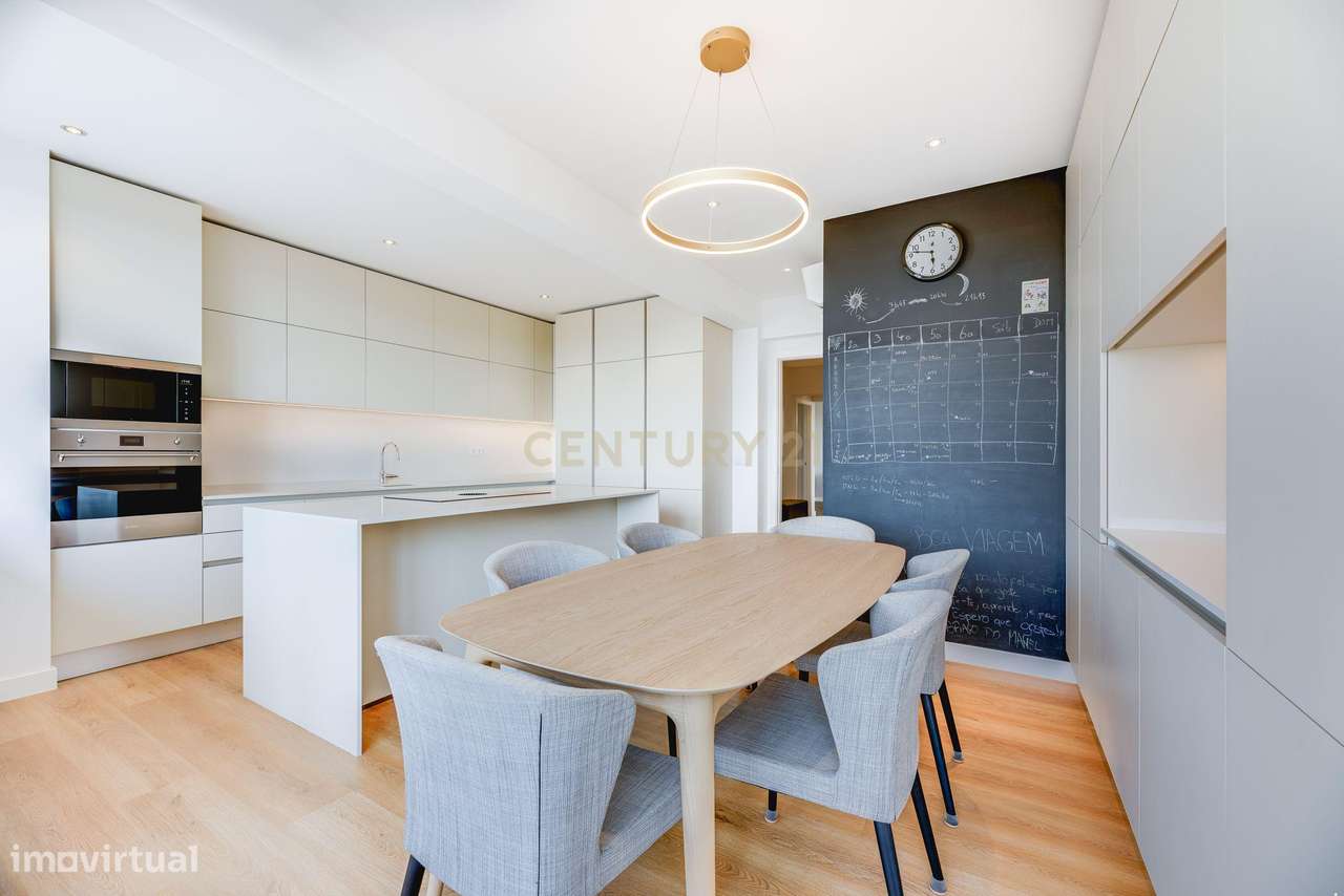 Fantástico T4 Alvalade com varandas, estacionamento e arrecadação-35