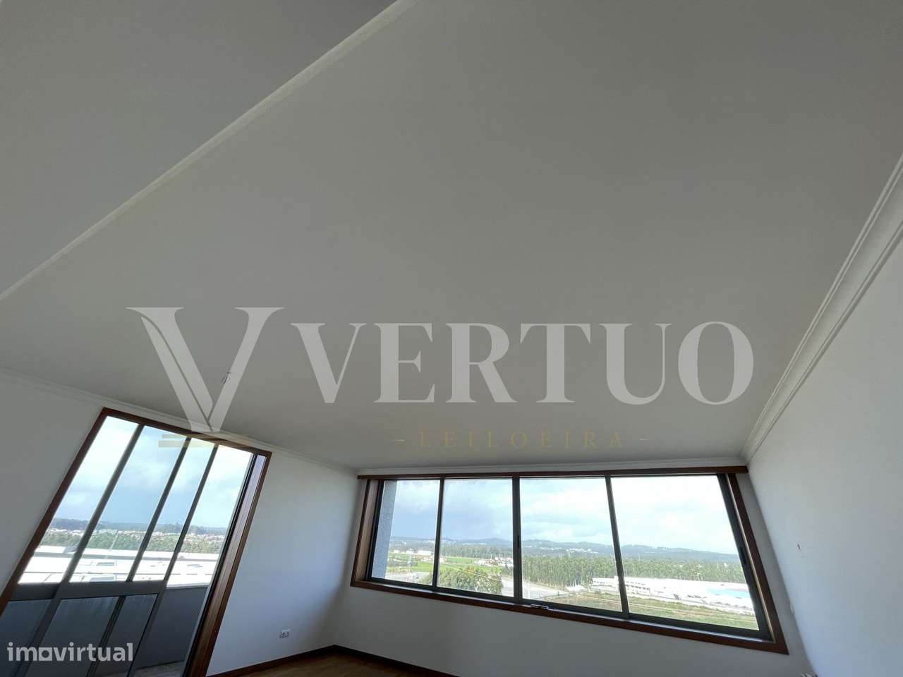 T4 em Moreira da Maia | 159 m² | 2 Garagens | Venda Judicial-15