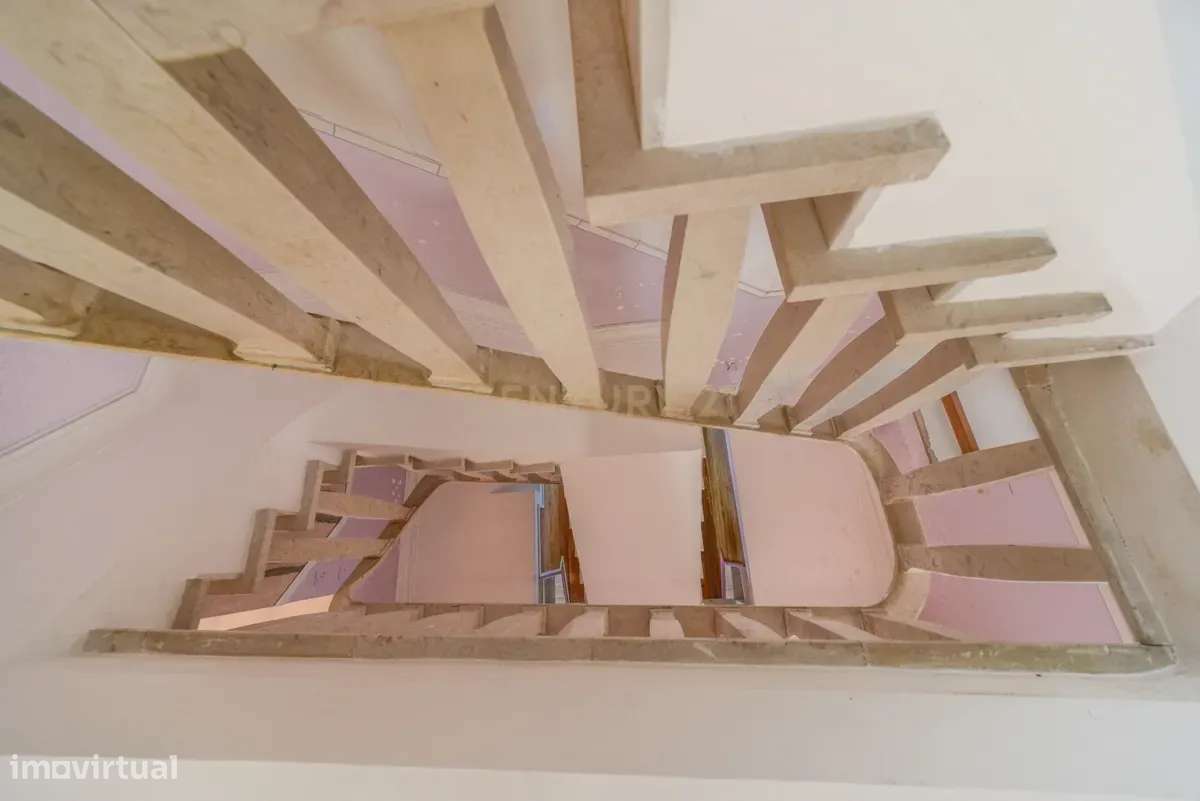 Quinta/Moradia na Póvoa de Santa Iria em Lote 2300m2-30