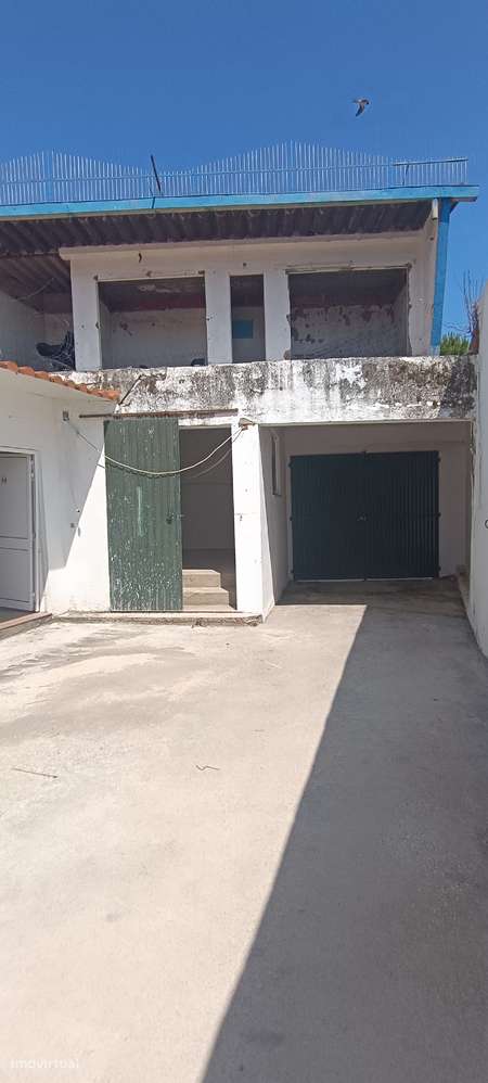 Moradia V5 com logradouro e 10 boxes para cavalos-38