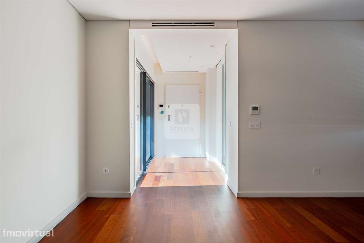 Apartamento T1 com Garagem junto à Praça das Flores - Grande imagem: 4/30