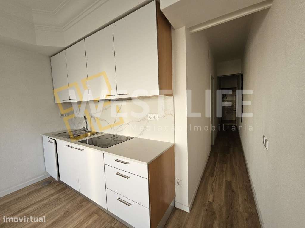 GARAGEM convertida em T2 no CENTRO da vila a um passo da Praia do S... - Grande imagem: 5/12