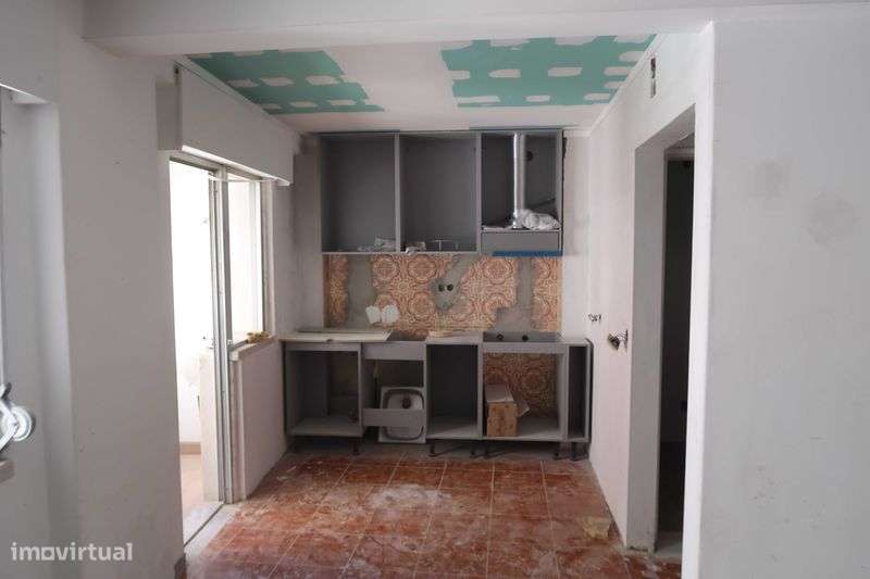 Magnífico T0 em Remodelação Total, junto à Estação do Cacém - Grande imagem: 5/9