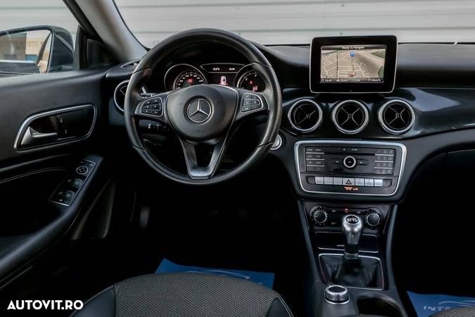 Mercedes-Benz CLA 180 d Shooting Brake - 11