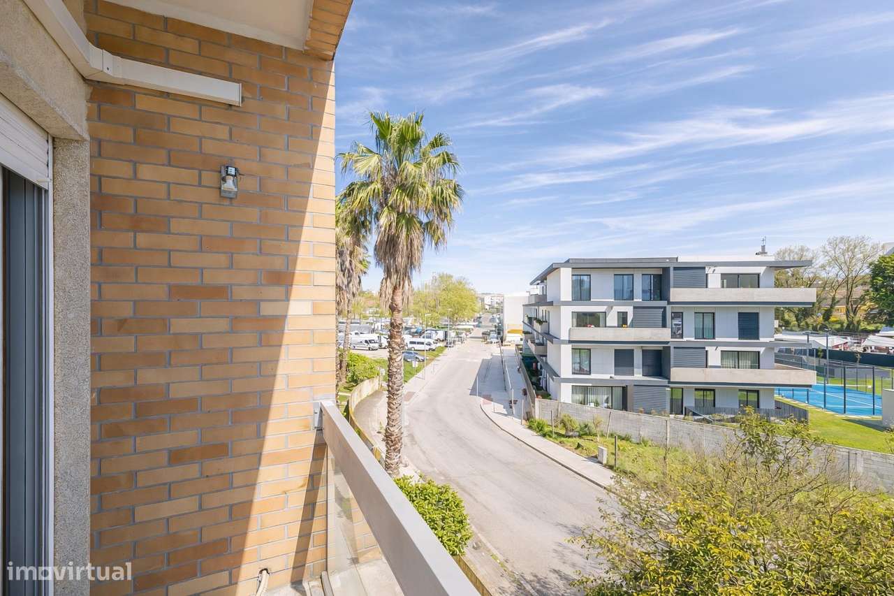 Apartamento T2 RENOVADO com Varanda e Garagem Box – Ermesinde-5