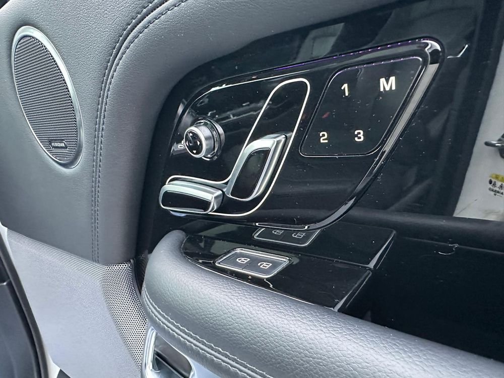 land-rover range-rover   3 0 i6 d300 mhev autobiography