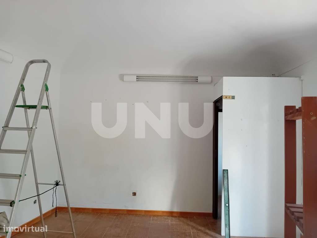 Moradia em banda R/C e primeiro andar-12