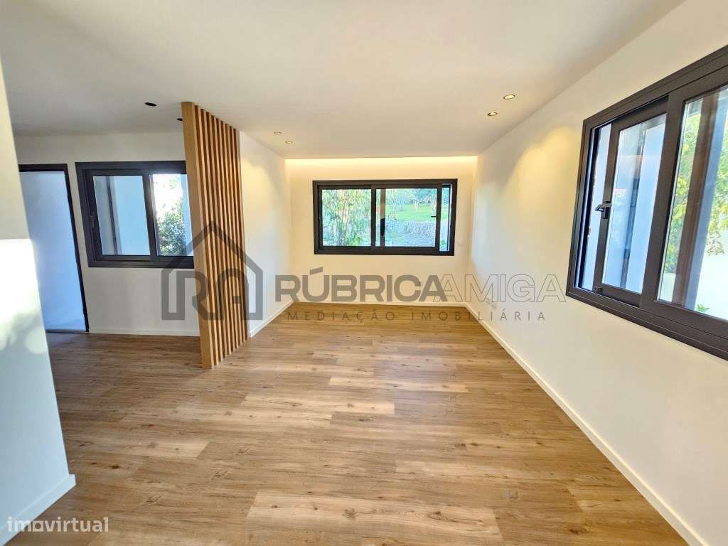 Moradia V3 renovada, com logradouro e anexo-35