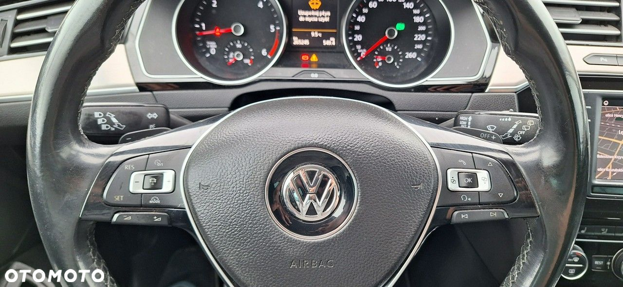 Volkswagen Passat - 11