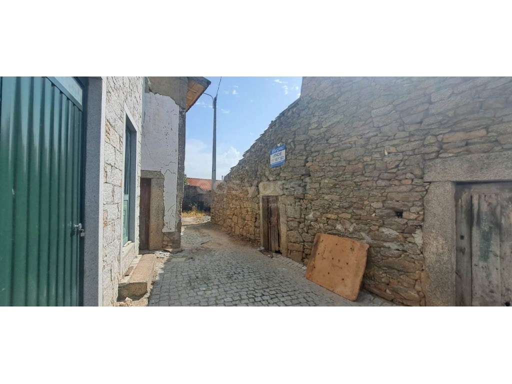 Moradia T3 para recuperar em Urrós, Mogadouro - Grande imagem: 5/12