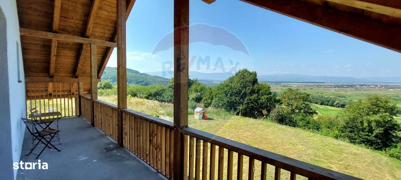 Casă cu 4 camere de vânzare - Imagine principală: 1/10