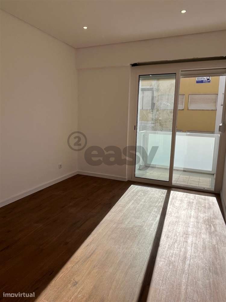 T2 Remodelado com Logradouro -  Oferta Escritura - Grande imagem: 5/8