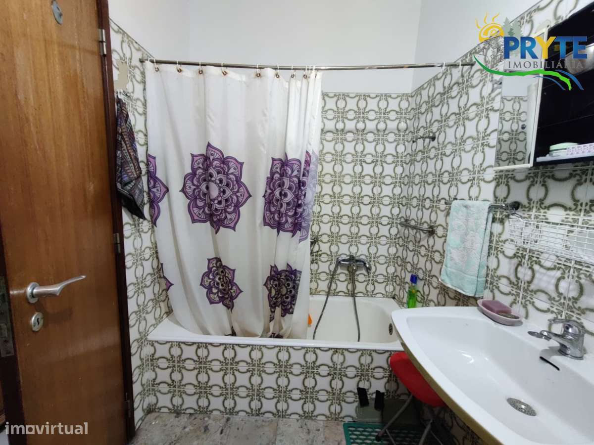 Apartamento T1+1 situado em Campolide-22