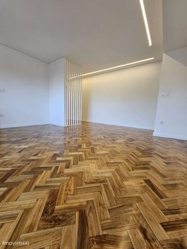 T4 Totalmente Renovado na Baixa do Porto - Grande imagem: 2/25