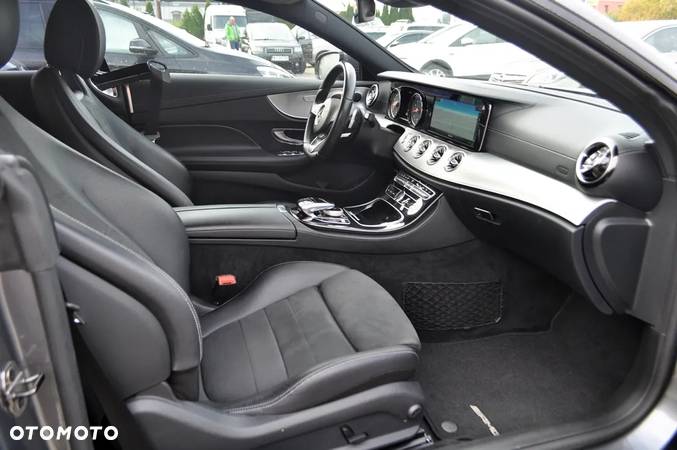 Mercedes-Benz Klasa E 300 Coupe 9G-TRONIC - 25