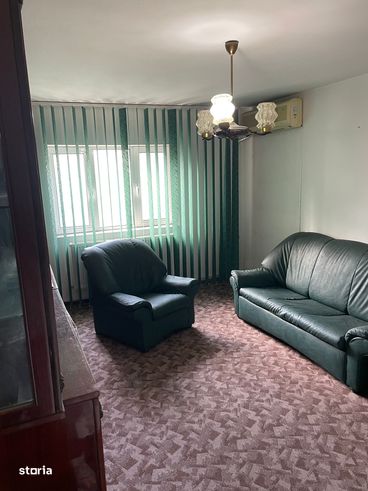 De vanzare apartament 3 camere (zona 800)-1
