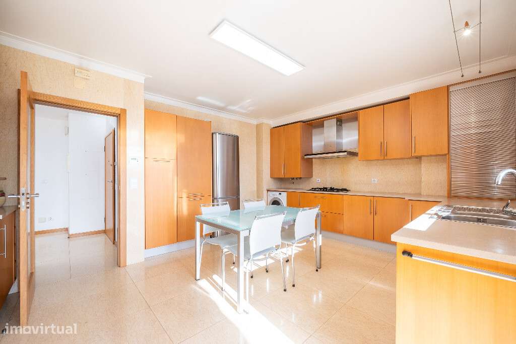 Apartamento T5 com garagem em zona de São Jerónimo, Coimbra - Grande imagem: 4/20