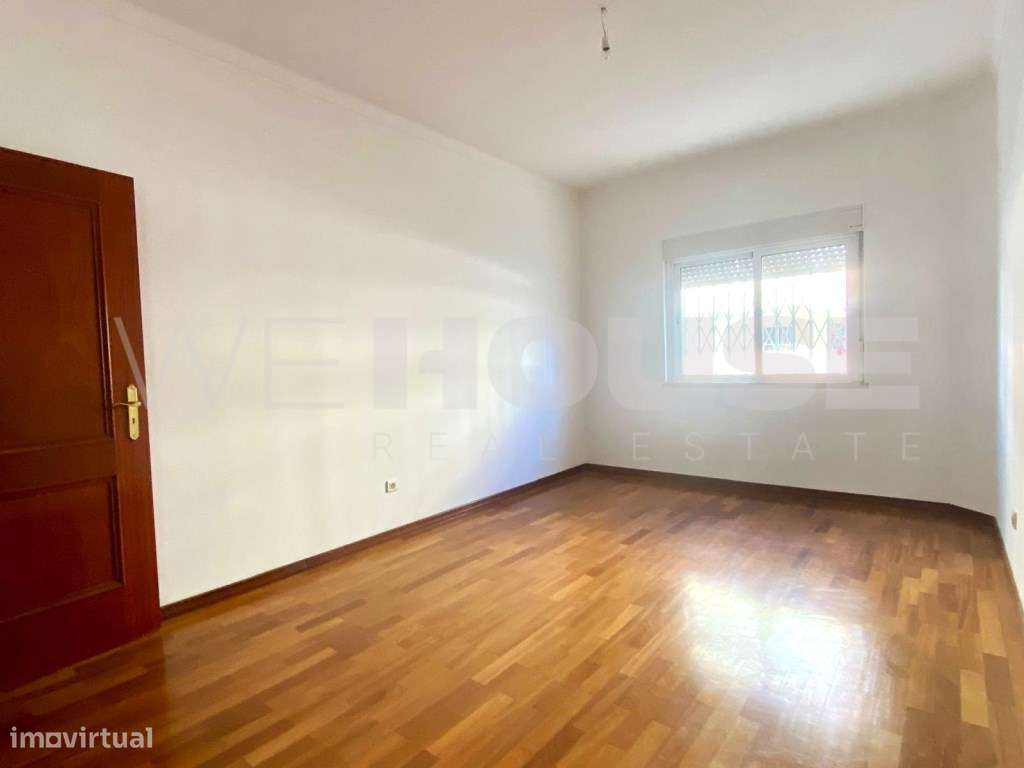 Apartamento T2 rés do chão alto, com 96m2-16
