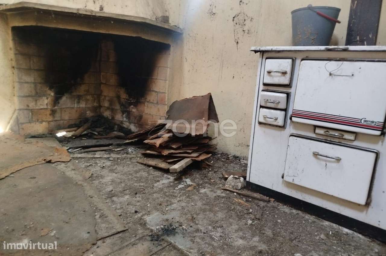 Duas Moradias em Pedra na Beira Alta – Oportunidade Única-34
