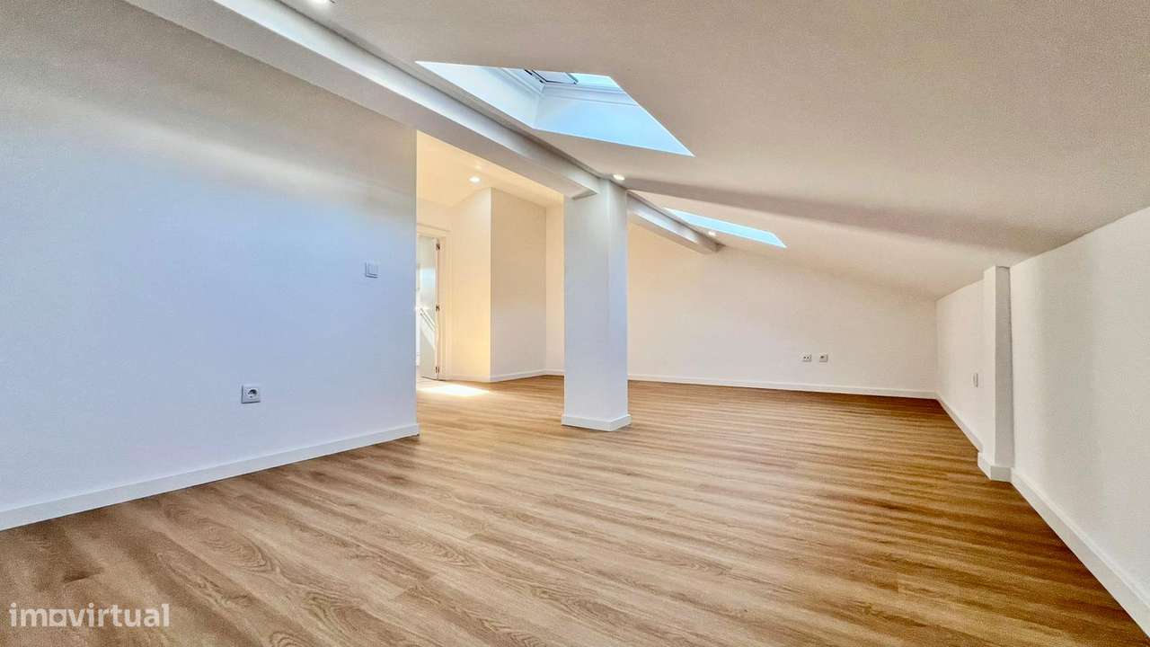Apartamento T3+1 Duplex | 154 m² | Totalmente Remodelado | Queluz-43
