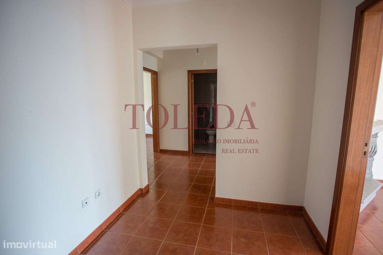 T3 com Lareira, Varanda, Boas áreas-8