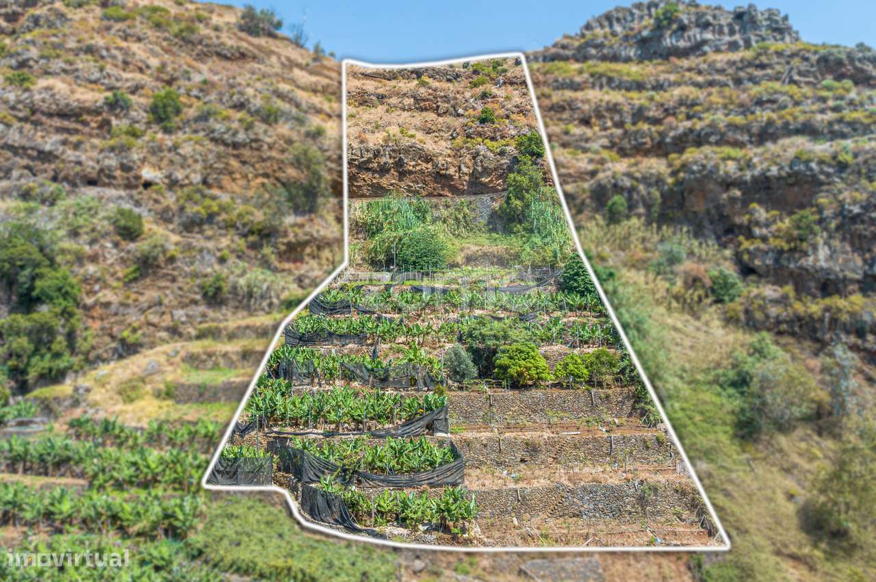 Terreno com 3.230m² - Grande imagem: 2/19