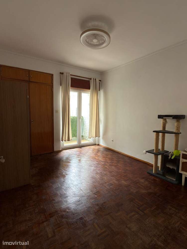 Apartamento T2 em Linda a Velha-9