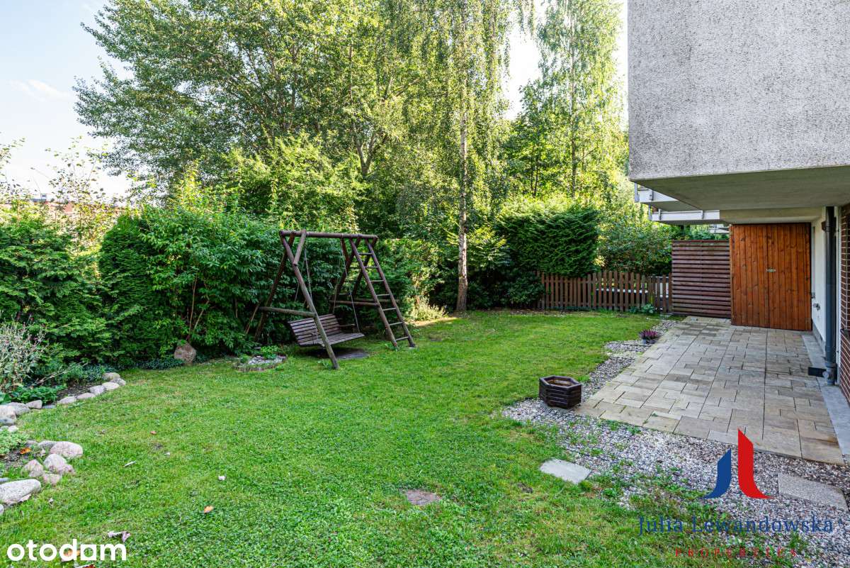 Rodzinne mieszkanie z dużym zielonym ogrodem-17