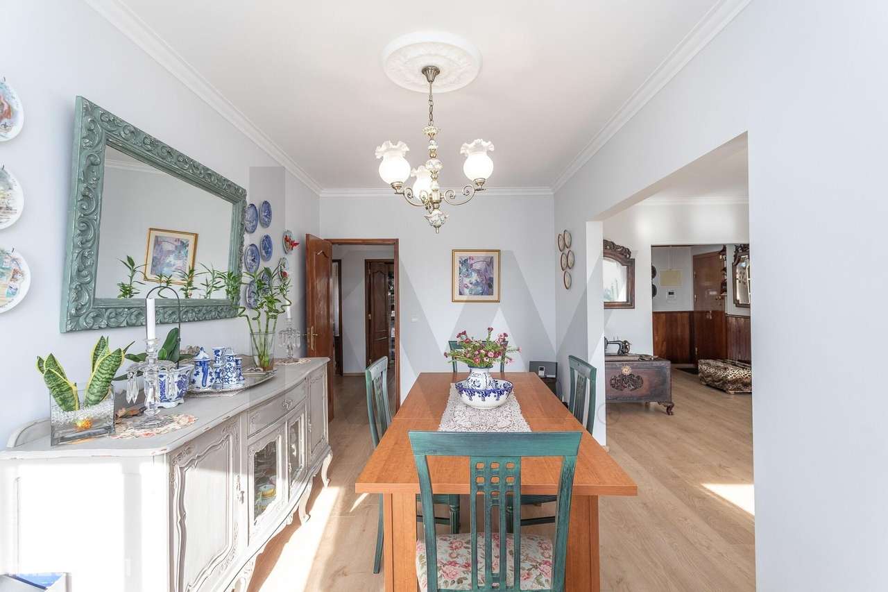 Sta. Iria da Azóia - T3+1 com Vista Panorâmica sobre o Rio e o Castelo - Grande imagem: 4/38