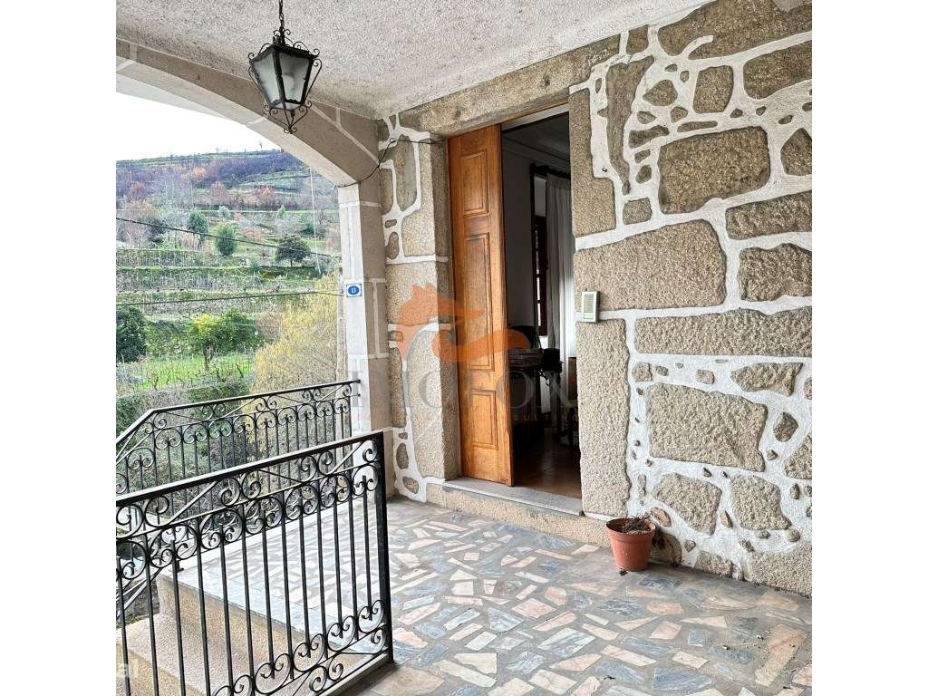 Moradia com 4 quartos e garagem em Avô, Oliveira do Hospital-19