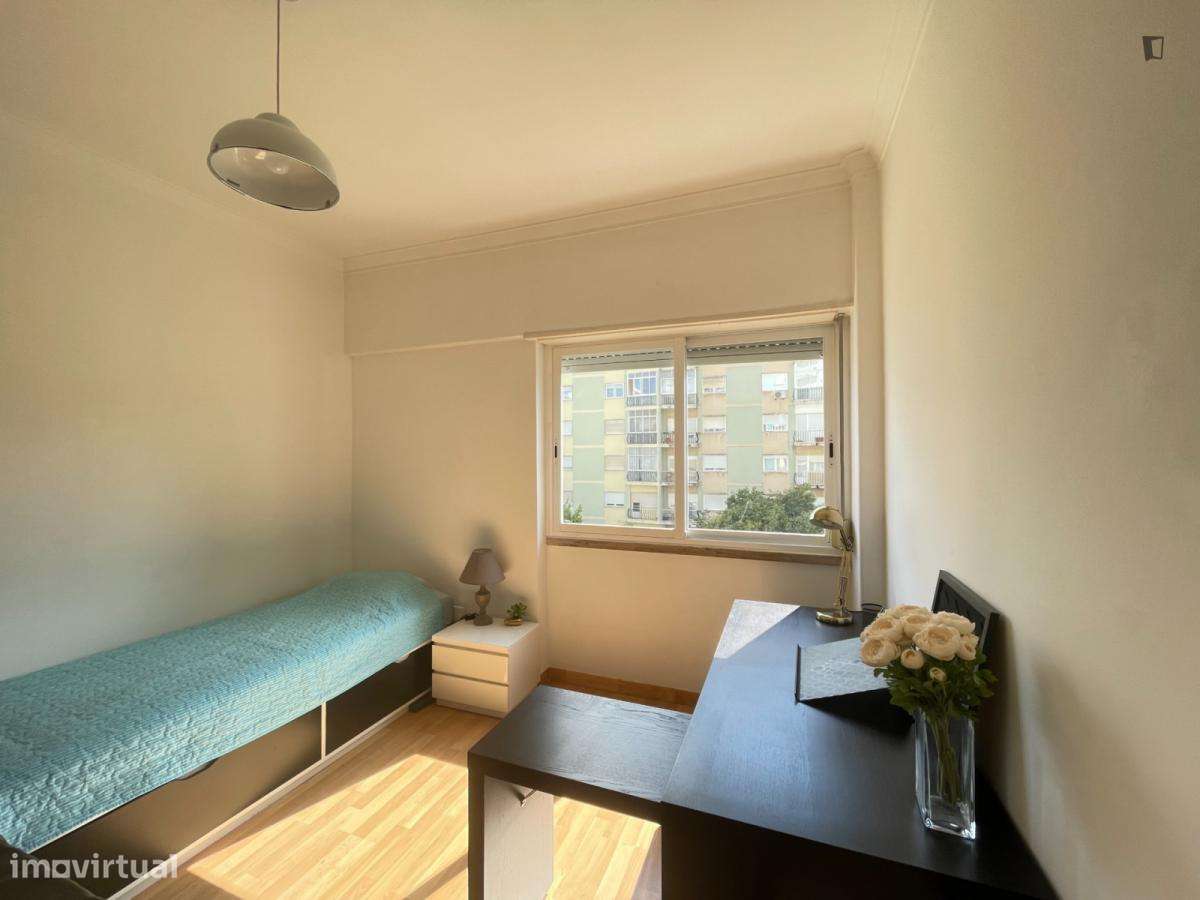 Quarto - localizado em Benfica Lisbon - Grande imagem: 3/10