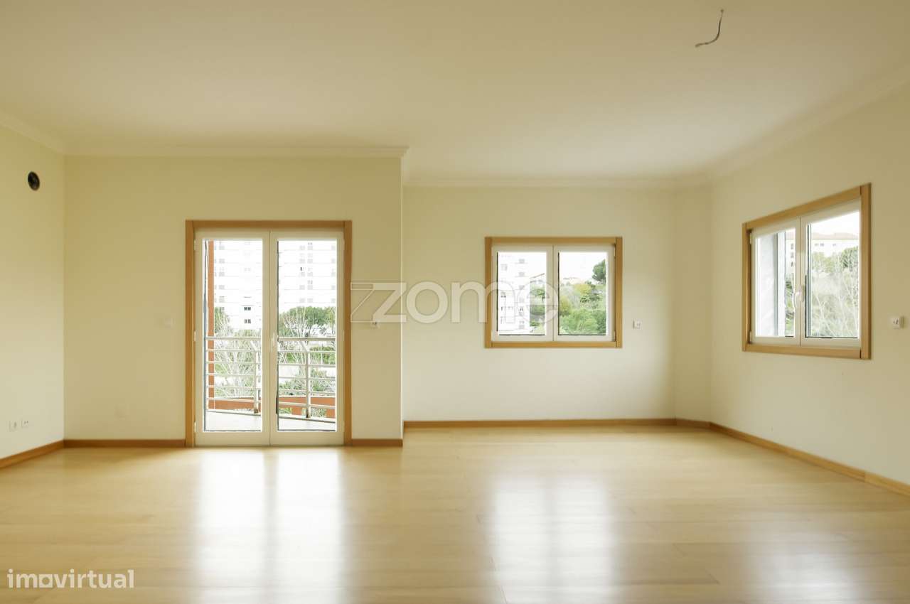 Apartamento T2 com varanda e vista de Serra em Paço d'Arcos - Grande imagem: 5/23