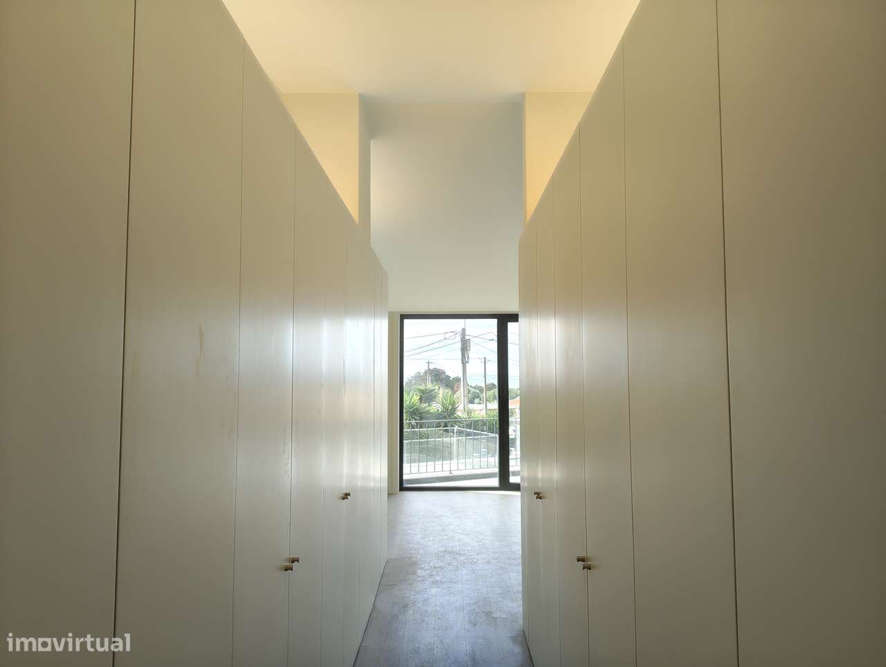 Moradia T4 com piscina e jardim em Canidelo-24