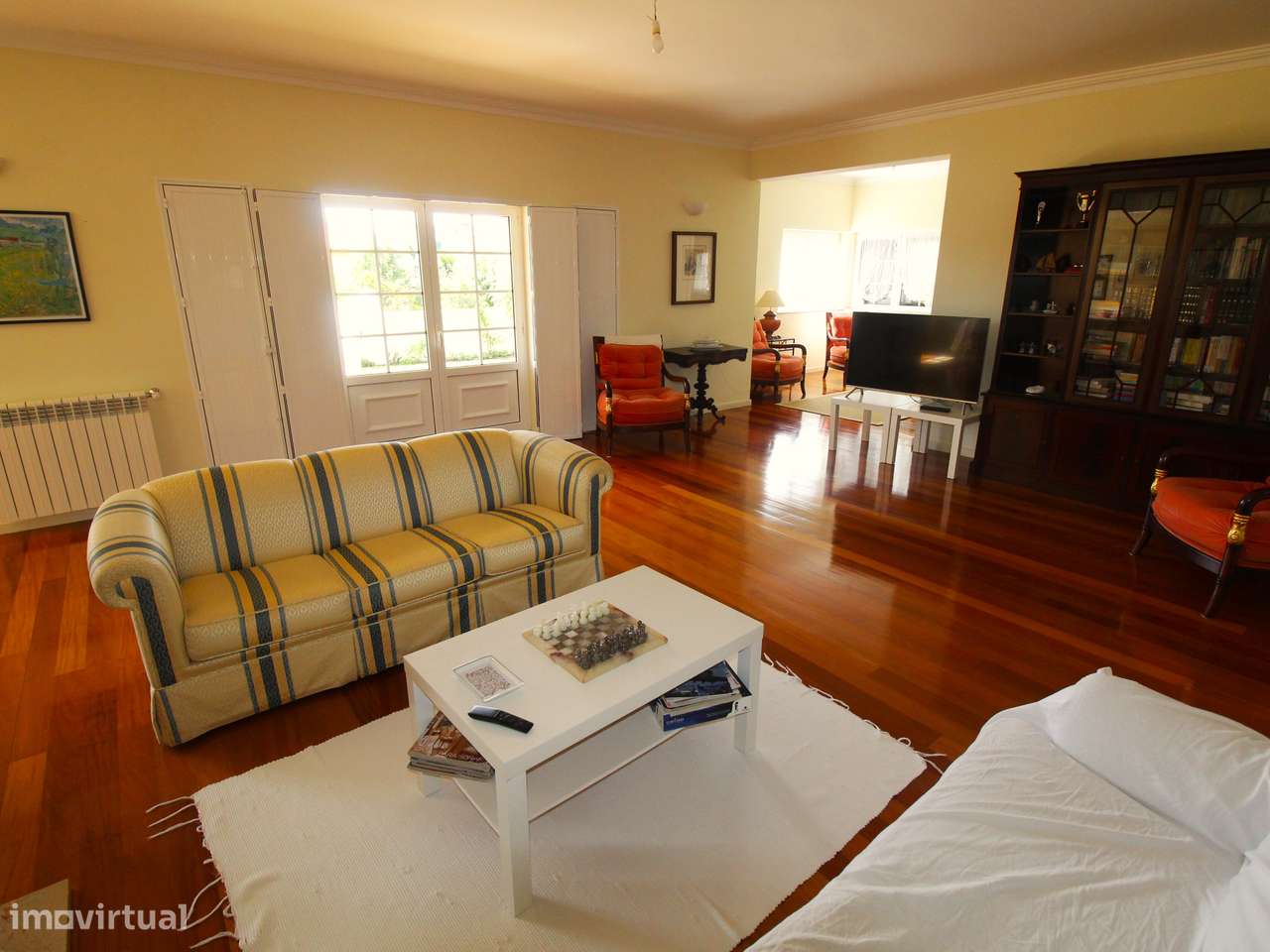 Elegante Moradia T4 Familiar-9